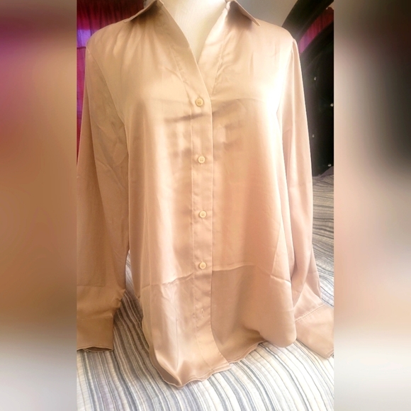 Elegant Cream Button-Up Shirt - Picture 1 of 9